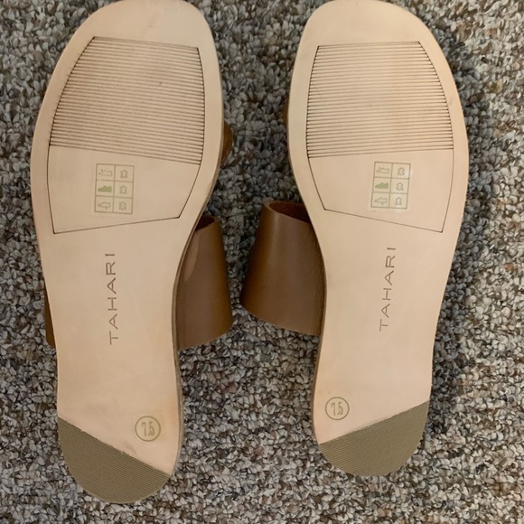 Tahari sandal 7.5 narrow - Picture 2 of 2
